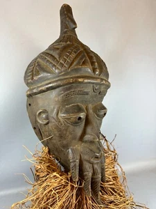 240147 - Old African Lulua mask with beard - Congo. - Picture 1 of 9