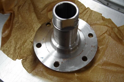 Genuine Land Rover Wolf 7XD Rear Stub Axle FTC4998 - Image 1 of 4