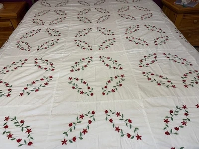 Holiday Sale Machin Embroidery Double wedding Ring  Quilt  Top made  in USA - Image 1 of 4