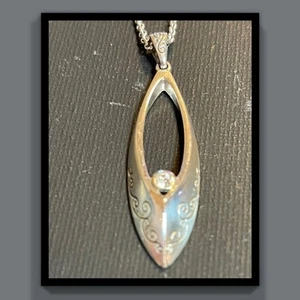 Brighton AVENUE ETCHED Pendant Silver Crystal Necklace - Picture 1 of 6