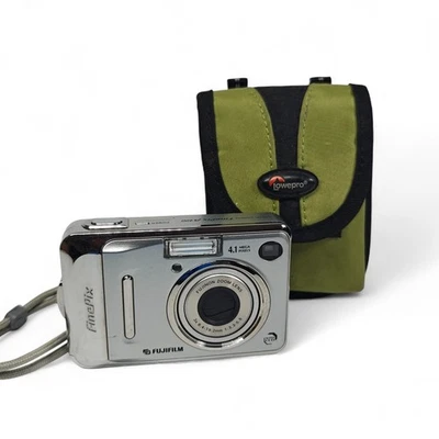 Fujifilm FinePix A400 4.1MP Digital Camera Silver Retro Digicam + Case - Image 1 of 4