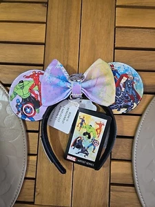 Disney Parks Ohren 2024 Marvel Artist Serie NEU Sara Pichelli abnehmbare Schleife Neu mit Etikett - Bild 1 von 5