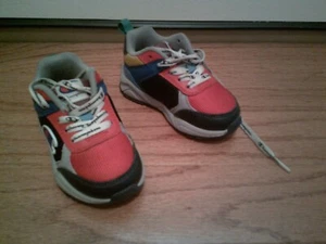 CHAMPION TODDLER SHOES  SIZE 6 - Picture 1 of 3