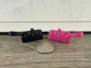 Barbie Puppe 2x Clutch Armbänder schwarz & rosa Fashionista schneller kostenloser Versand - Bild 1 von 2