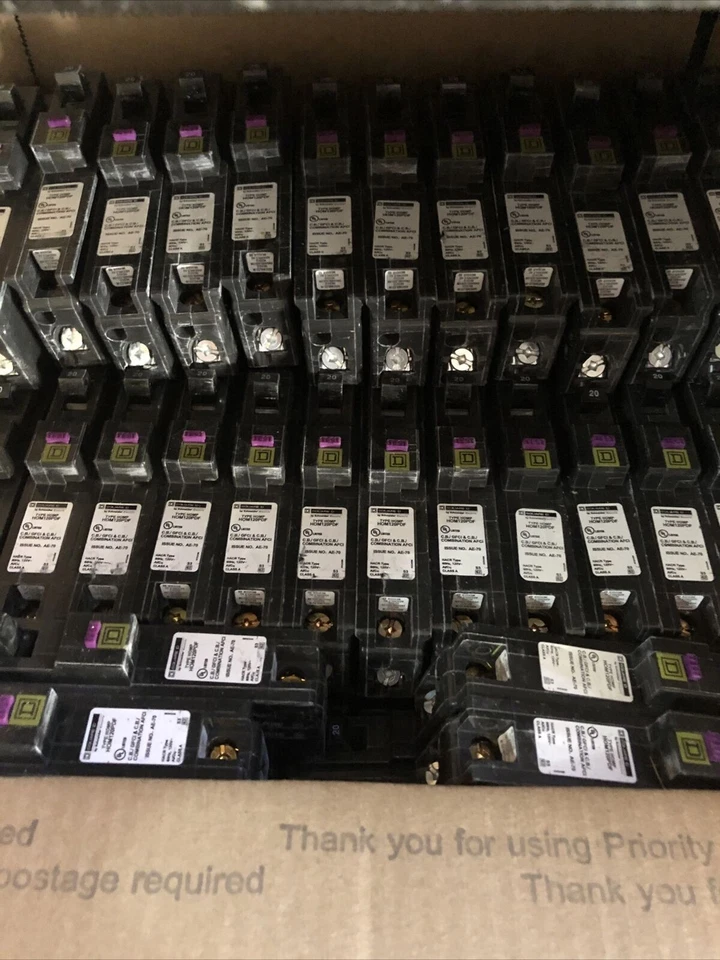 无盒方形 D HOM120PDF 断路器 20A 1极 120V - 批量 10 件 — 第 1/1 张图片