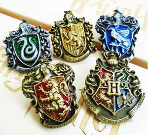 Harry Potter Casa Hogwarts Cresta Esmalte Prendedores Ravenclaw Hufflepuff Slytherin - Imagen 1 de 12
