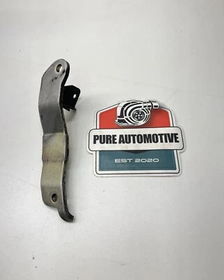 Soporte de montaje del alternador inferior delantero Nissan 350Z G35 VQ35DE 2003-2006 FABRICANTE DE EQUIPOS ORIGINALES Foto 1 de 4