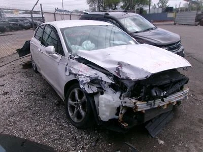 二手右四分之一玻璃适合:2014 福特 Fusion R. 铬 仅底部右 G — 第 1/4 张图片