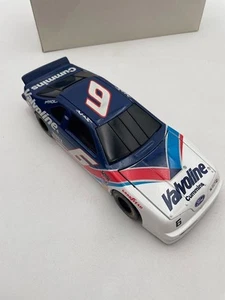 Mark Martin #6 Valvoline '97 Thunderbird 1 of 2500 1:24 bank - Picture 1 of 9