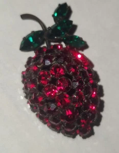 Vintage Strawberry Brooch Pin Red Rhinestones - Picture 1 of 2