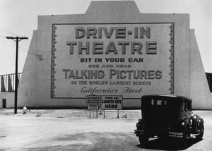 Foto d'epoca drive-in cinema schermo auto d'epoca, 1° California 1938 - Foto 1 di 1