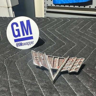 Chevrolet V8 1964 1967 emblema OEM Impala Chevelle Corvette Cross Flags 3840318 Foto 1 de 4