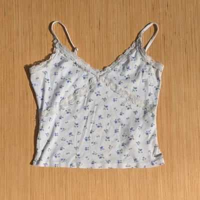Hollister Floral Lace Cropped Ribbed Cami Tank Top Empire Waist Women's Medium - Image 1 of 4