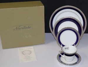 Ajuste de lugar Noritake CRESTWOOD Cobalto Platino 5 piezas - Nuevo en caja con etiquetas - Imagen 1 de 7