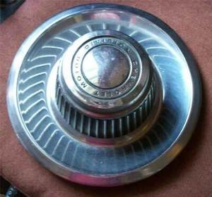 VTG CHEVROLET MOTOR DIVISION HUBCAP AUTO PART AUTOMOBILIA CENTER CAP CHEVY 1962 - Picture 1 of 9