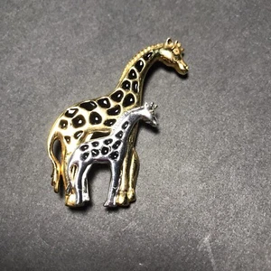Vintage TC Signed Mother and Baby Giraffes Gold Silver Tone Enamel 2" Brooch - Picture 1 of 7