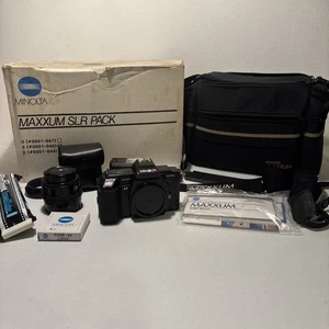 NEW Minolta Maxxum 5000 AF 35mm SLR Film Camera w Lens Flash Vintage NEVER USED - Picture 1 of 6