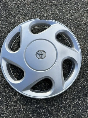Toyota Camry LE V6 1997-1999 15” tapacubos cubierta de rueda 42621-AA040 reparación dañada Foto 1 de 4