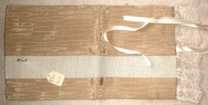 MZC Encantador Moire Beige Joyería Rollo con Inserto de Lona de Aguja en Blanco - Imagen 1 de 2