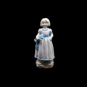 Royal Worcester “Monday’s Child is Fair of Face” Porcelain Figurine - #3257 - Picture 1 of 6