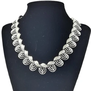 Vintage signiertes Coro silberfarbenes Blatt mit 3 hohlen Schleifen Design 14" Halsband Halskette  - Bild 1 von 10
