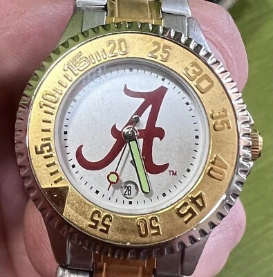 NUEVO SIN ETIQUETAS ALABAMA Fútbol Marea Carmesí Reloj Unisex con Fecha Banda Inoxidable Necesita Bateo Foto 1 de 4