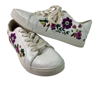 Betsey Johnson Embroidered Floral White Sneakers Women's Size 8.5 Leather Design - Picture 1 of 11