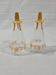 Vintage Gold Schmetterling Druck Blumen Pyrex USA Glas Salz und Pfefferstreuer Set (2) - Bild 1 von 16