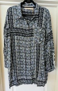 Jen's Pirate Booty Roma Tunic Storm Top Black/White/Blue Floral Women’s M/L -NWT - Picture 1 of 14