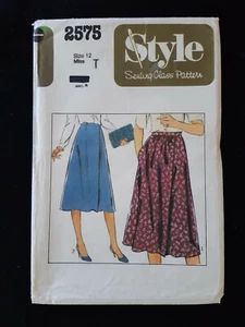 STYLE PATTERN - 2575 LADIES WRAP SKIRT FLARED GATHERED POCKETS SIZE 12 UNCUT  - Picture 1 of 2