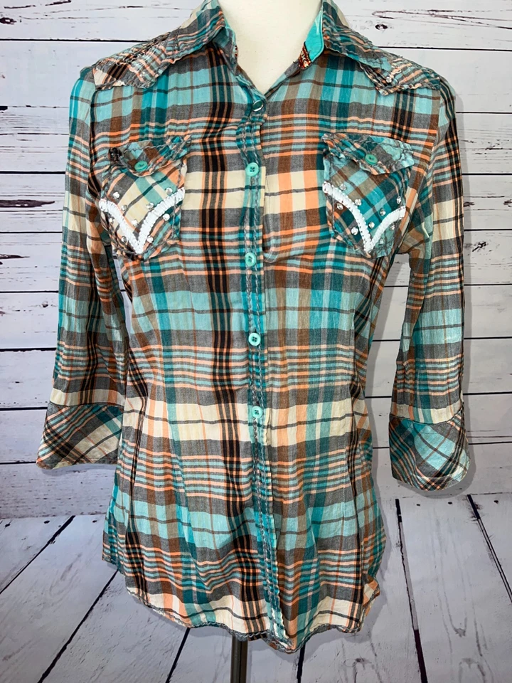 Camisa Destined to Roar Western tamanho médio botão frontal xadrez rodeio strass - Imagem 1 de 4