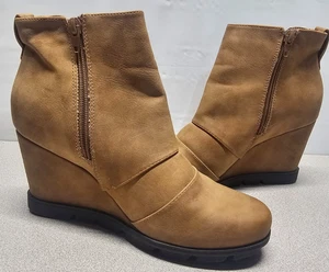 Vintage 7 Eight Womens Size 7.5 Chelsea Faux Leather Brown Wedge Booties Boots - Picture 1 of 9