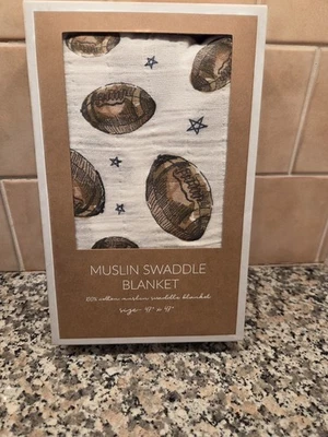 Nueva manta boutique Mud Pie niño fútbol estrella estampado muselina 47 X 47 Foto 1 de 3