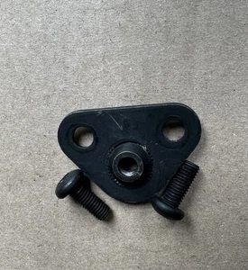 89-96 CORVETTE C4 3RD DESIGN FRONT TARGA TOP MOUNTING PLATE WITH BOLTS 14105190  - Bild 1 von 2