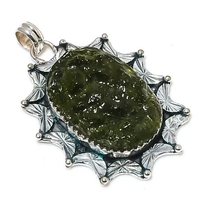 Colgante de joyería hecha a mano de plata de ley 925 con piedras preciosas de moldavita para regalo de boda Foto 1 de 4