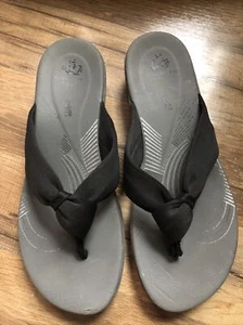 Clarks CloudSteppers Black Gray Soft Cushion Thong Sandals Women's US Size 8 - Picture 1 of 4