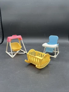 1992 Vintage Fisher Price Chunky Little People Babyschaukel, Hochstuhl & Wiege - Bild 1 von 5