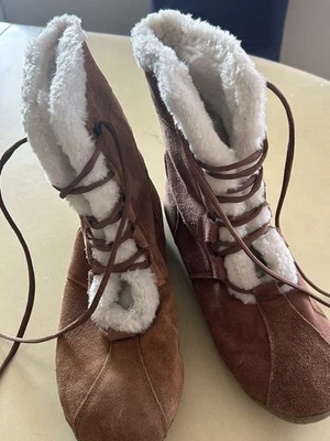 BOTAS DE INVIERNO DE GAMUZA Y PIEL DE OVEJA DE PIEL DE OVEJA PARA MUJER TALLA 10, SUPER BONITAS ++++ Foto 1 de 4