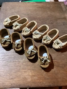 Moccasins 5 New Pair For Dolls Approx. 3 3/4" 2 Colors - Picture 1 of 6