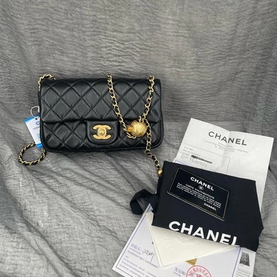 Bolso de Hombro Chanel Negro Piel de Cordero CF Mini con Cadena de Bola Dorada Foto 1 de 4