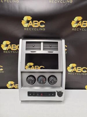 Jeep Liberty 2008-2009 control de temperatura climático con radio bisel ID 55111829AD Foto 1 de 4