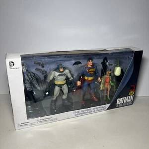 DC Direct Dark Knight Returns Superman Batman Joker Robin Pack | Algunos daños en la caja - Imagen 1 de 7