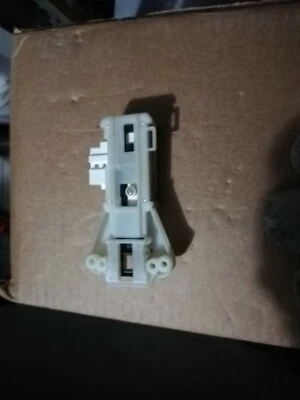 RICAMBIO LAVATRICE INDESIT ELETTROSERRATURA BLOCCO PORTA  IWC 81082  - Immagine 1 di 4