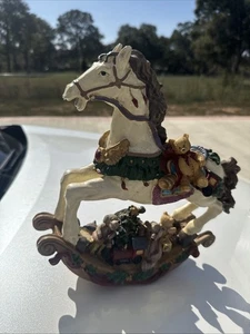 Caballo mecedor de porcelana de colección Kirklands Cedar Creek Collection - Imagen 1 de 10