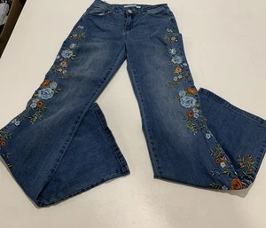 9TH & MAIN Jeans Womens Size 8 With Flowers - Picture 1 of 7
