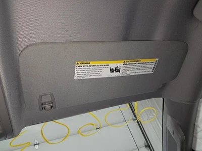 Parasol derecho usado se adapta a: camioneta GMC Sierra 1500 2014 con iluminación grado derecho Foto 1 de 4