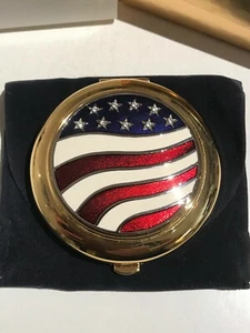 Estee Lauder AMERICA THE BEAUTIFUL POWDER COMPACT ~BRAND NEW~MINT CONDITION - Picture 1 of 3