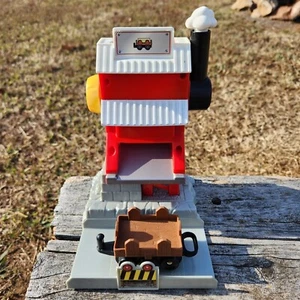 Fisher Price GeoTrax Red Town Railway Pipe Works Station Building &Wood Look Car - Picture 1 of 10