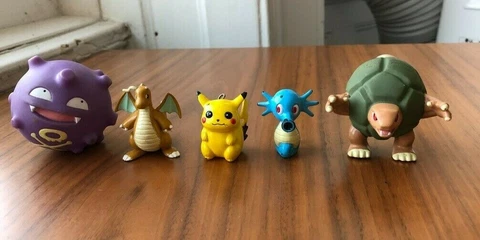 Lot of 5 Vtg Pokemon Figurines, Toys + Burger King Tops Pikachu Dragonite TOMY Cover