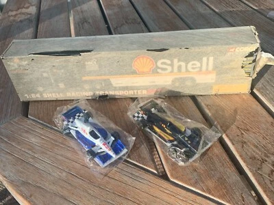 1:64 CORGI SHELL OIL RACING TRANSPORTER DIECAST SEMI TRUCK + 2 INDY CARS - NEW! - Image 1 of 4